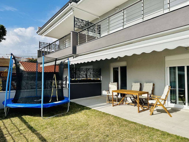 Private garden and outdoor dining area at Lora Family Apartment Nikiti